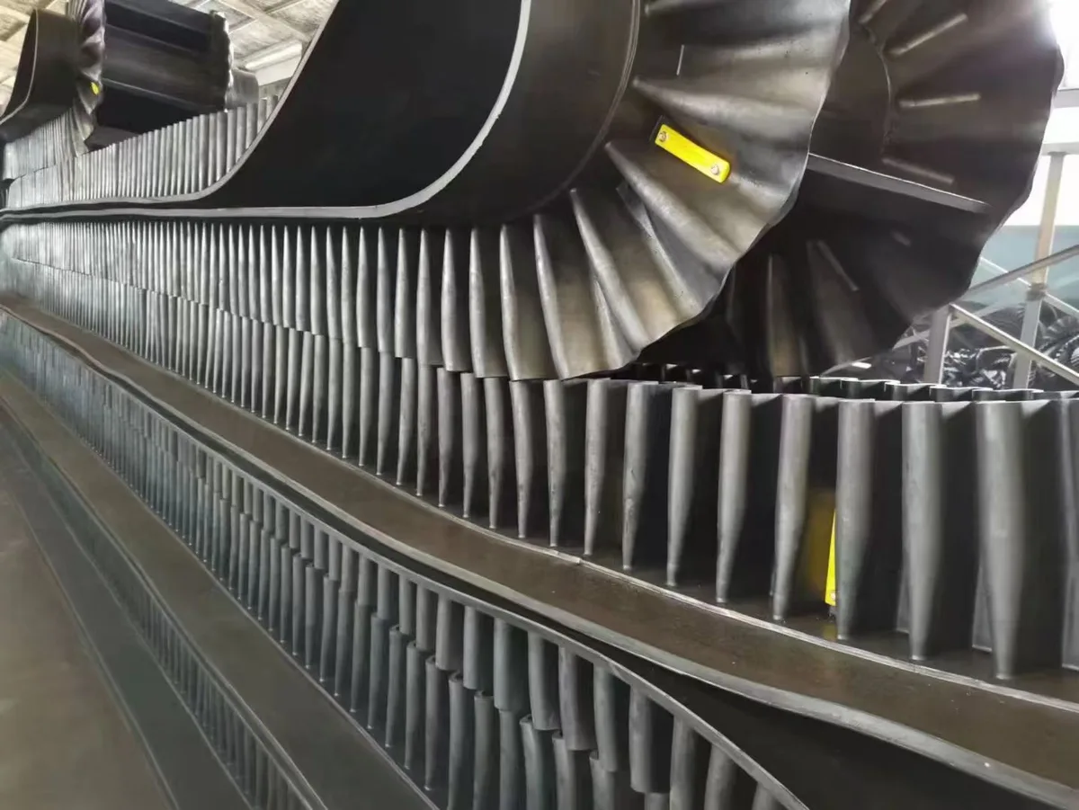 Corrugated sidewalls and cleats on a conveyor belt