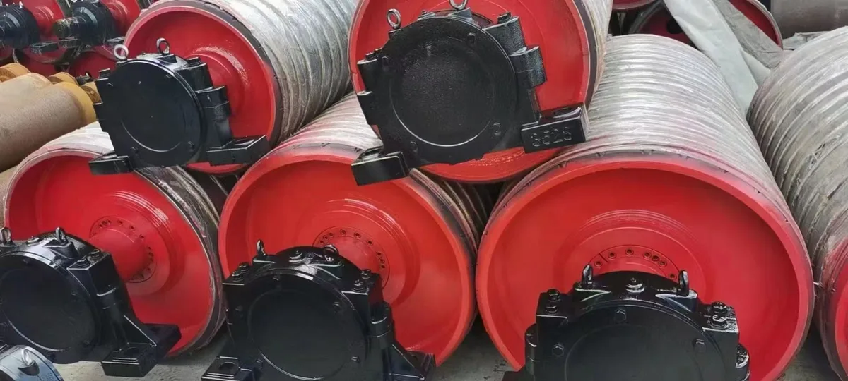 Red-ended conveyor drum assemblies with lagged shells